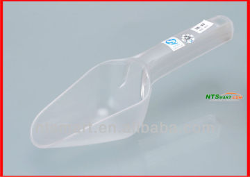 Plastic ice shovel