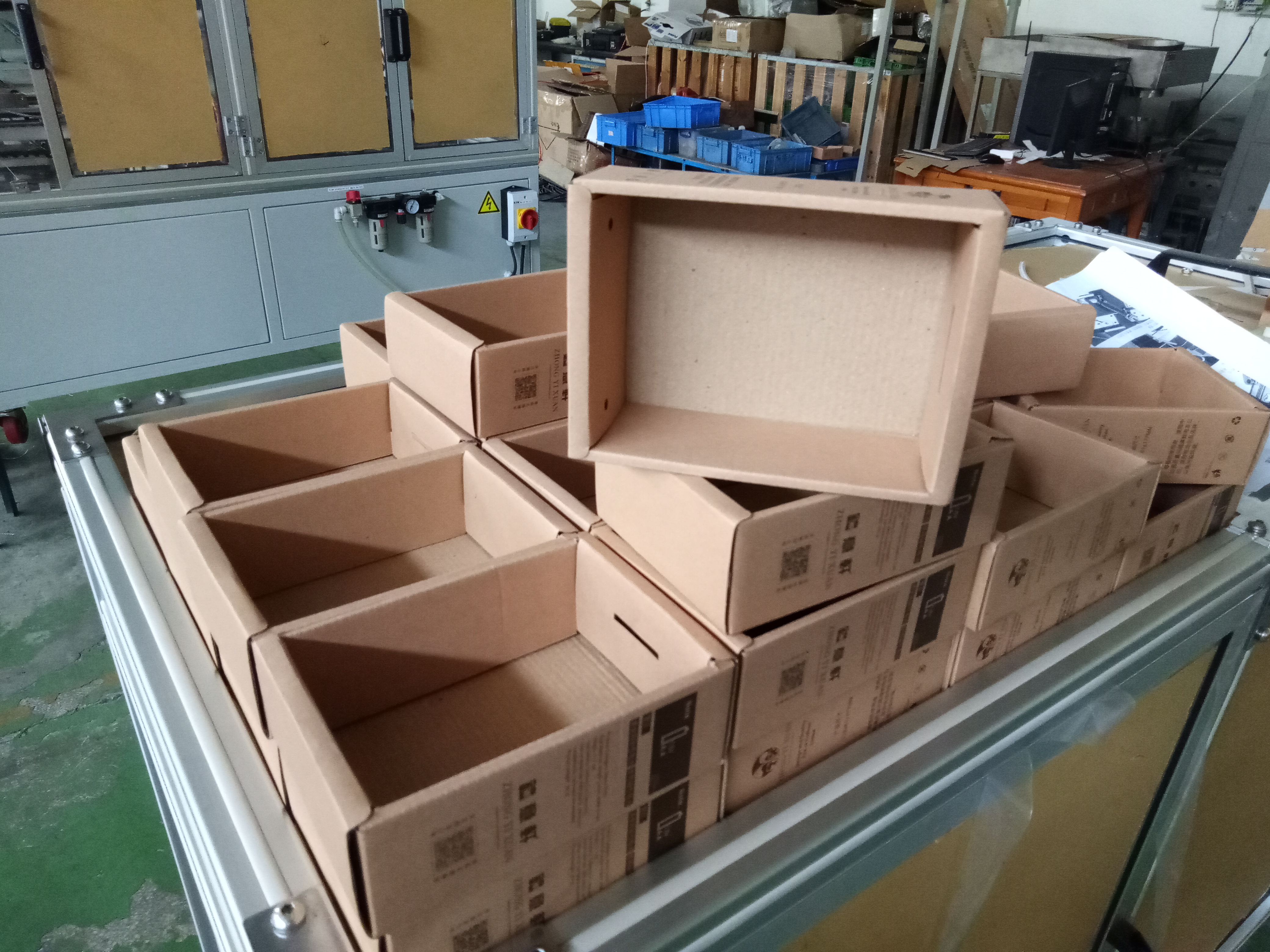 Box folding machine