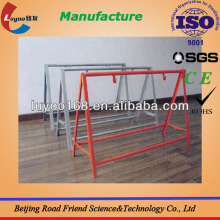 Easily installed and moved temporary event fencing