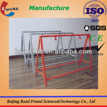 Easily installed and moved temporary event fencing