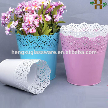Cylinder Shaped Galvanized Tin Containers in Gardcen