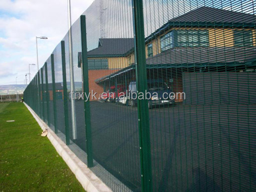 PVC coated wire mesh fence