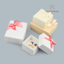 Fashion white earrings packaging box with spong