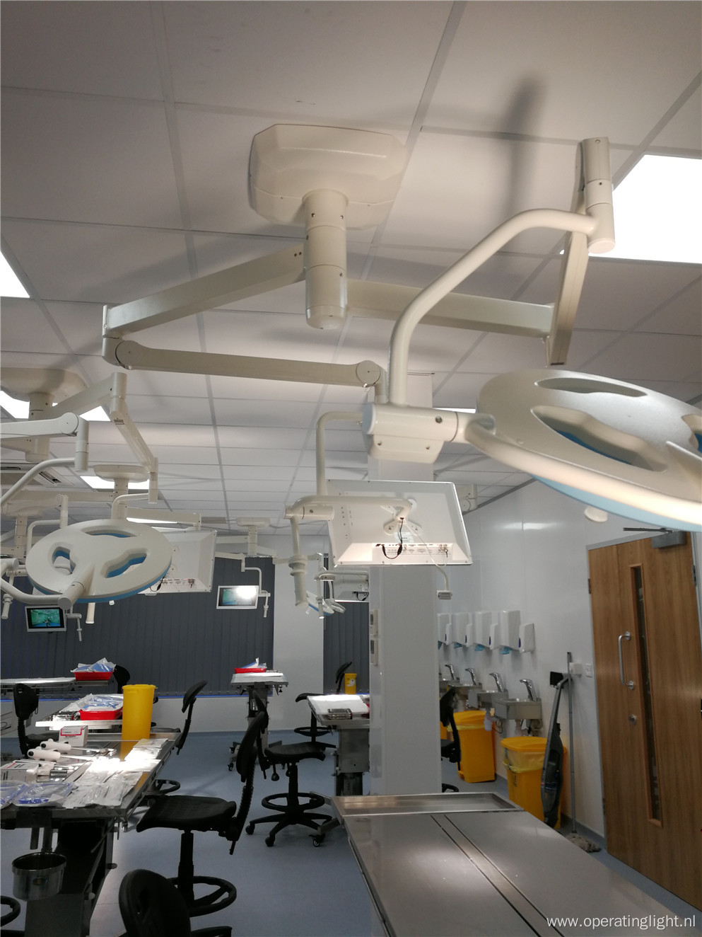 Ceiling and wall mounted led surgical lamps
