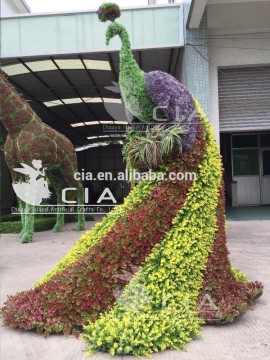 Fake grass topiary peacock sculpture for garden decor