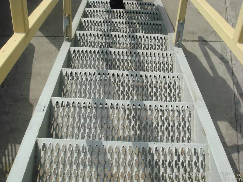 Galvanized Steel Safety Grating Crocodile Mouth Hole Grip Strut Step Grating