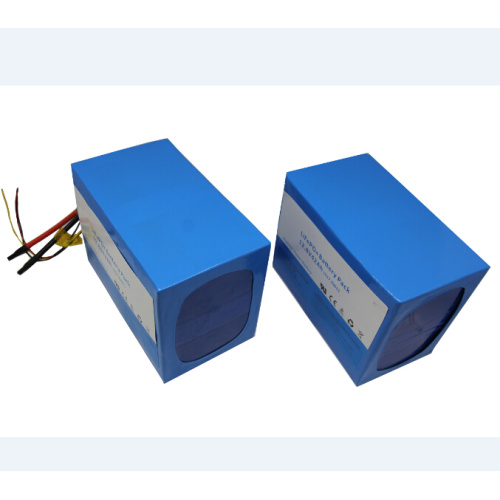 12V-accu en oplader gebruiken voor zonne-opslag