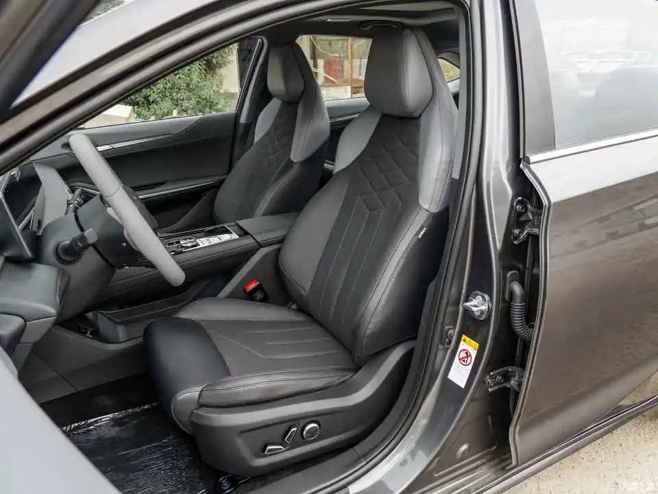 High Quality Full Configuration Gasoline Vehicles Changan Ruicheng Plus 2023 New Type with 5 Seats
