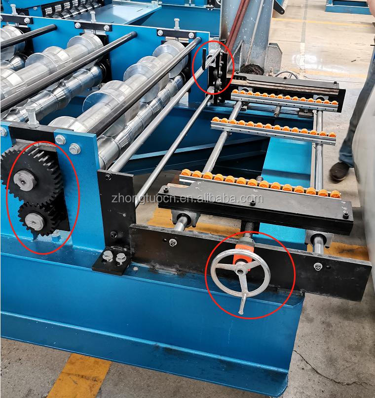 Aluminum roll forming machine for the production of corrugated metal