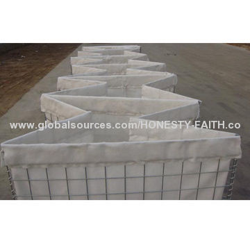 Barrier for defense wall, made of zinc-coated steel welded mesh, lined with nonwoven geotextilNew