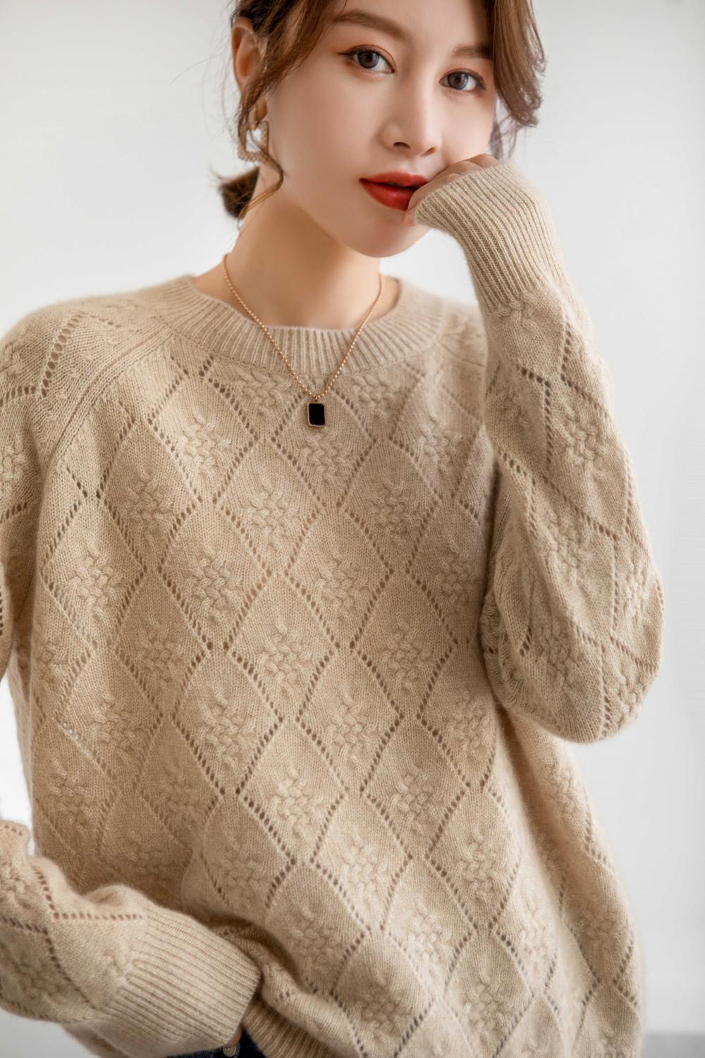 Oversized cashmere jumper with round neck