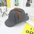 نفس قبعة deerstalker كما شرلوك هولمز