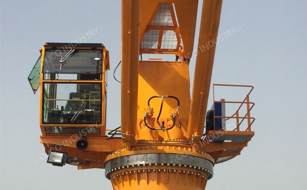 Marine hydraulic crane cab