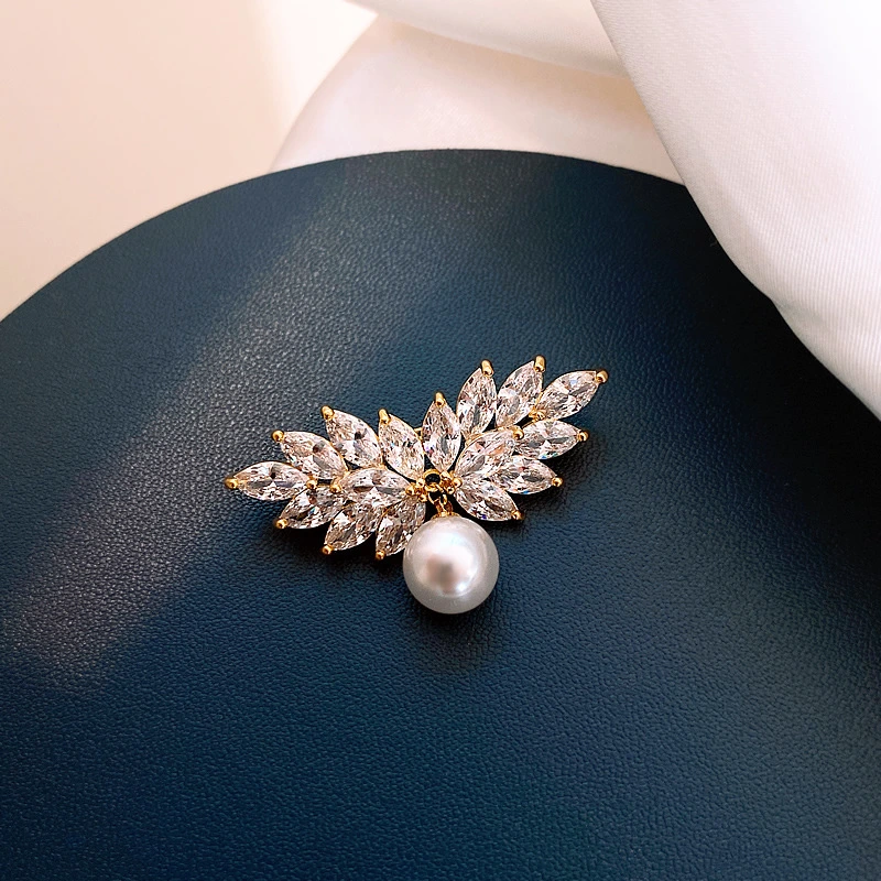 Superstarer Ready to Ship Lovely Diamond Petals Pearl Brooch