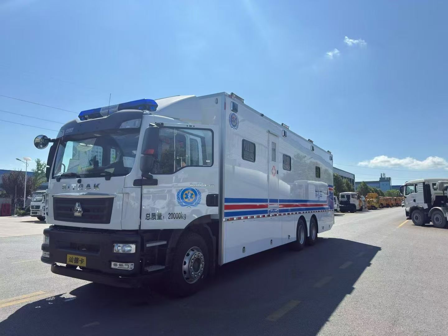 Высокопроизводительный фургон скорой помощи для интенсивной терапии High-Performance Emergency Van for Critical Care