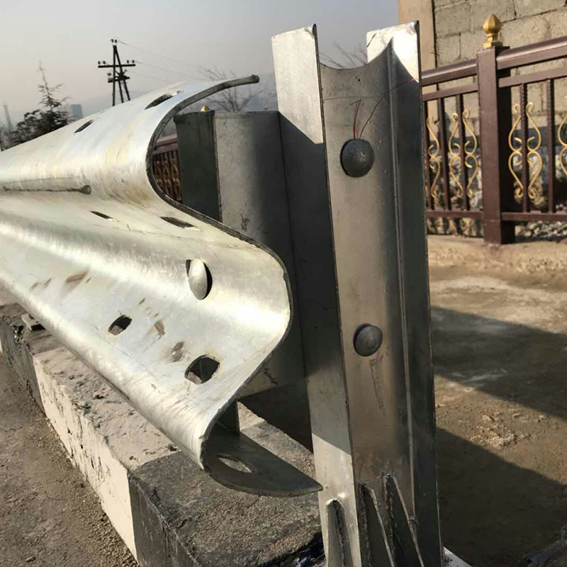 Hot Dip Galvanized Highway Guardrail Roadway Safety Galvanized Highway Road Crash Barrier Traffic Barriers