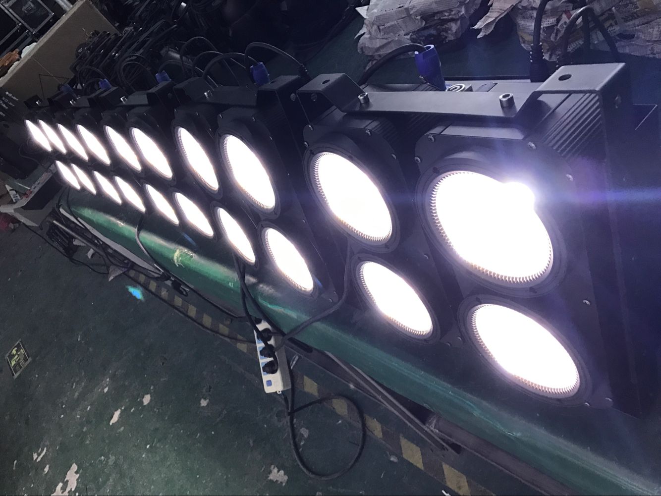 새로운 Blinder 400W COB LED Audience Light