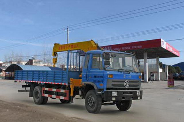 Dongfeng 180HP 7 Tons Cargo Crane Truck