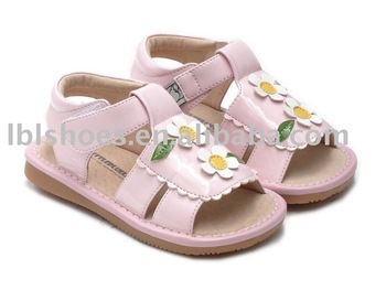adroable pink color baby squeaky sandals SQ-LG66001-PK with cute daisy flower