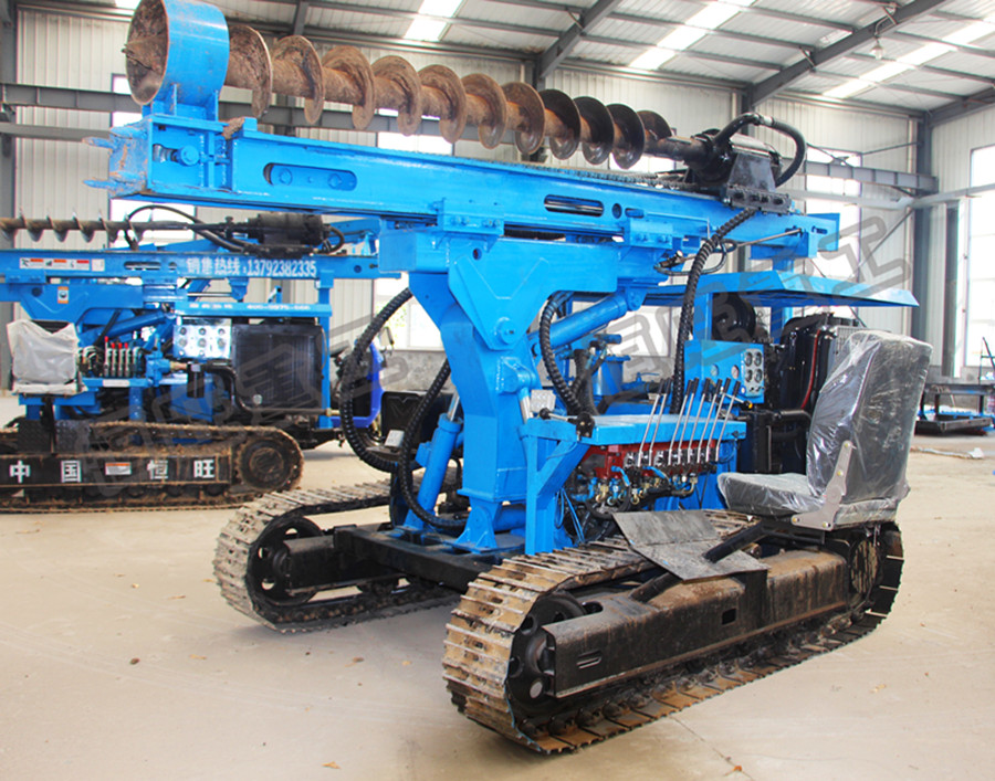 Photovoltaik-Rammtreiber Photovoltaic pile driver