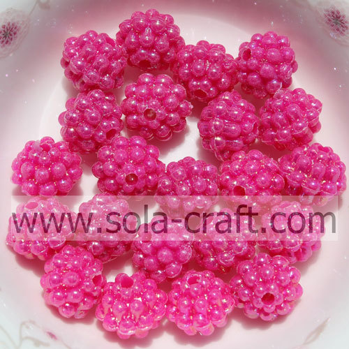 Bunte undurchsichtige kleine feste Acryl-Erdbeer-Perlen