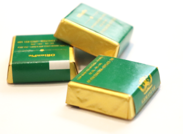 AUTOMATIC CHOCOLATE  FOLDING WRAPPING MACHINE