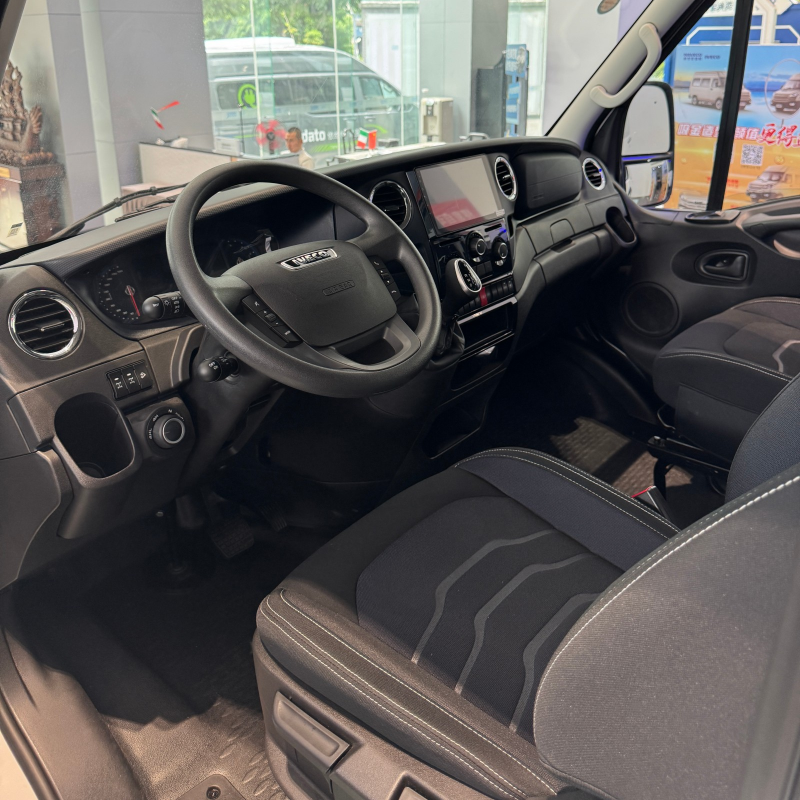 J Iveco Europa Mountain & Sea J Iveco Europa Mountain & Sea