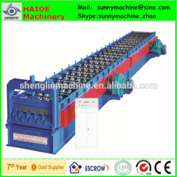 Floor tiles making machine