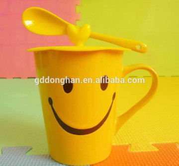 Hot sale smile ceramic yellow mug with lid and spoon