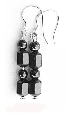 Deux boucles d&#39;oreilles en hématite avec crochet en argent 925