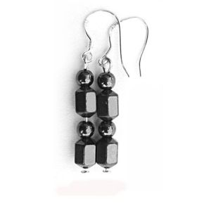 Deux boucles d&#39;oreilles en hématite avec crochet en argent 925