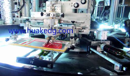 ग्लास वाइन की बोतलों के लिए स्वचालित स्क्रीन प्रिंटिंग मशीन