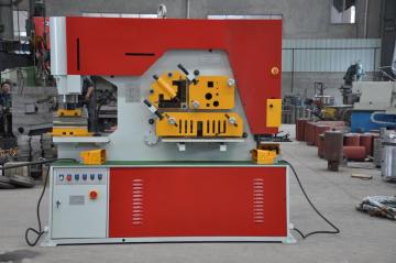Ergonomic combined functions metal hydraulic ironworker