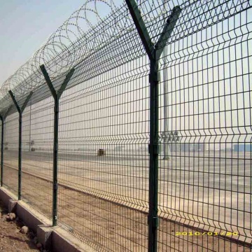 Cerca de perímetro superior do aeroporto do fio da lâmina