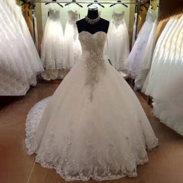 Alibaba Charming heavy beaded lace weding dress ball gown with long train