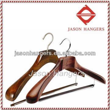 DL0890 Luxury hanger with logo