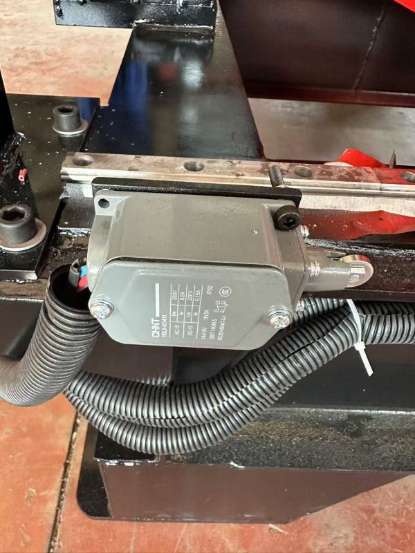 Yiping automatic bridge cover forming machine