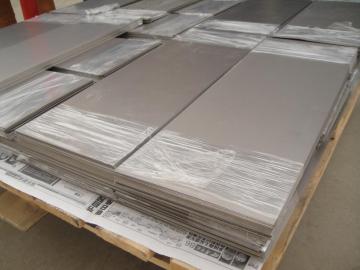 Hot rolled titanium sheet