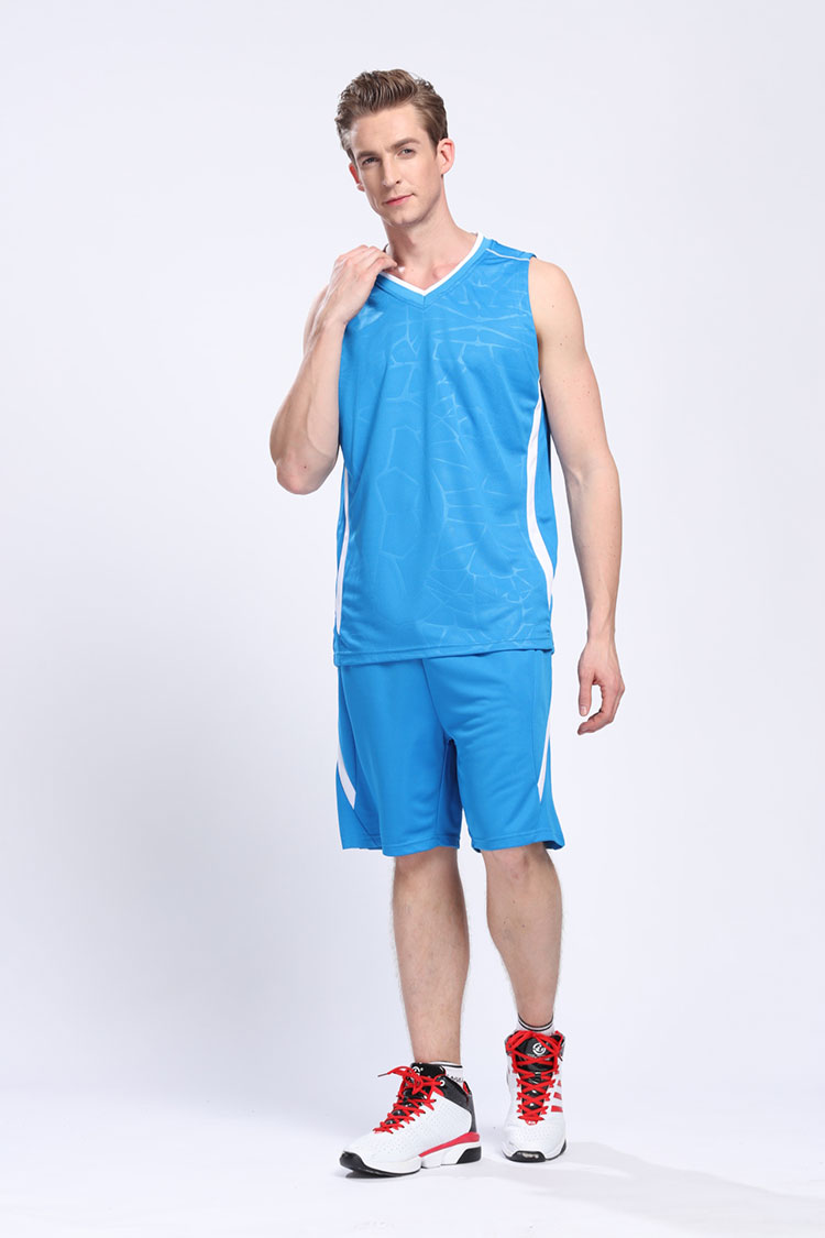 Camiseta de baloncesto en blanco para hombres y niños.