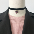 Schwarze Samt-Spitze-Liebes-hängende Choker-Halskette für Dame