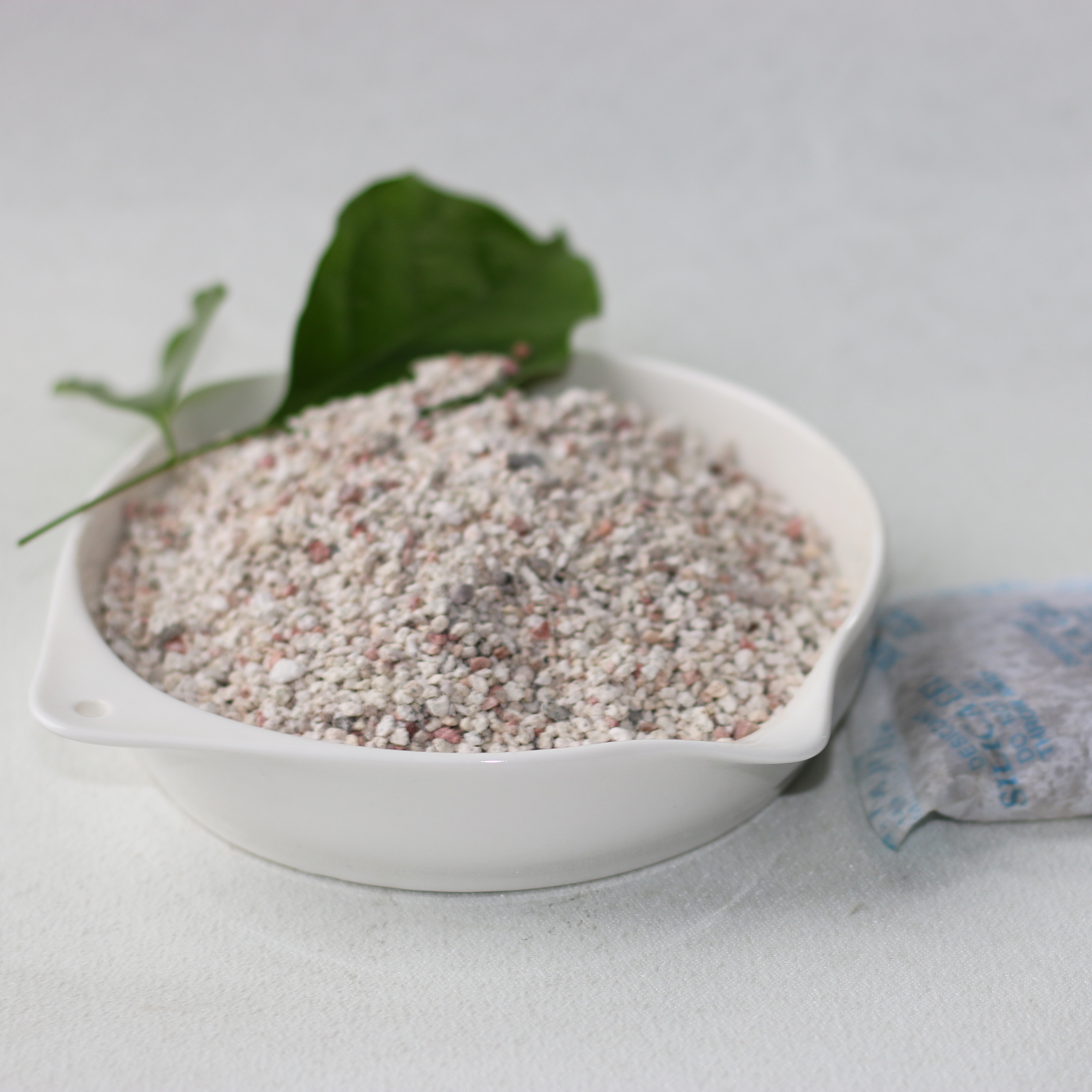 Natural clay desiccant mineral montmorillonite suppliers wholesale