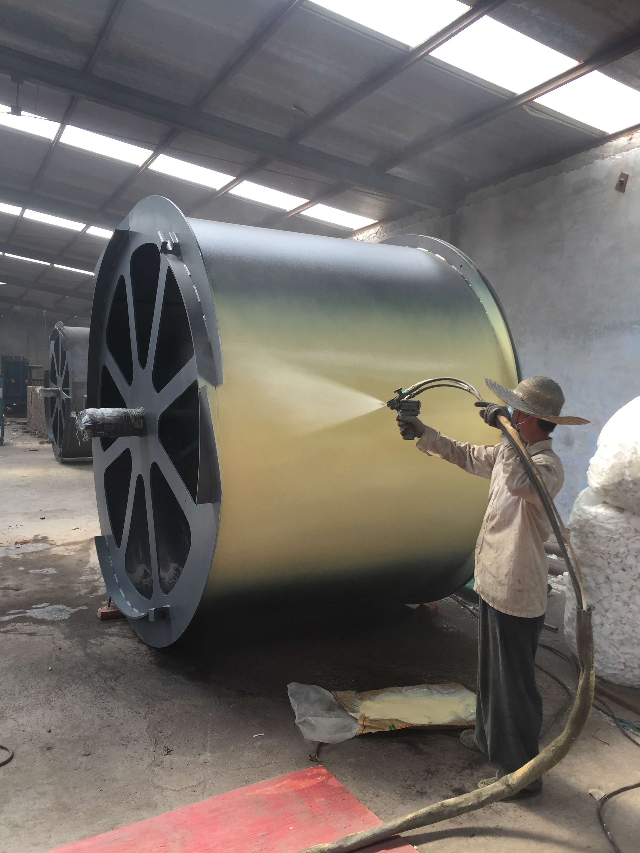 رش طلاء البوليوريا المهنية Professional spray polyurea coating