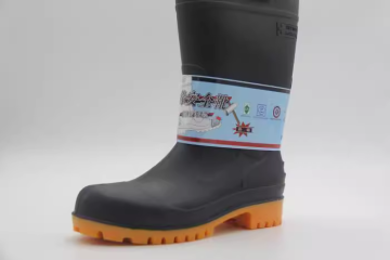 Steel-toe insulated safety boots