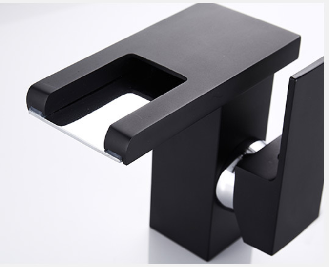 폭포 분지 믹서 단일 레버 욕실 황동 LED 색상 변경 수도꼭지 빛 폭포 세면대 수도꼭지