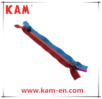 Plastic Zipper with Dynamic Teeth, Four Colors, Hot Sell, Kam