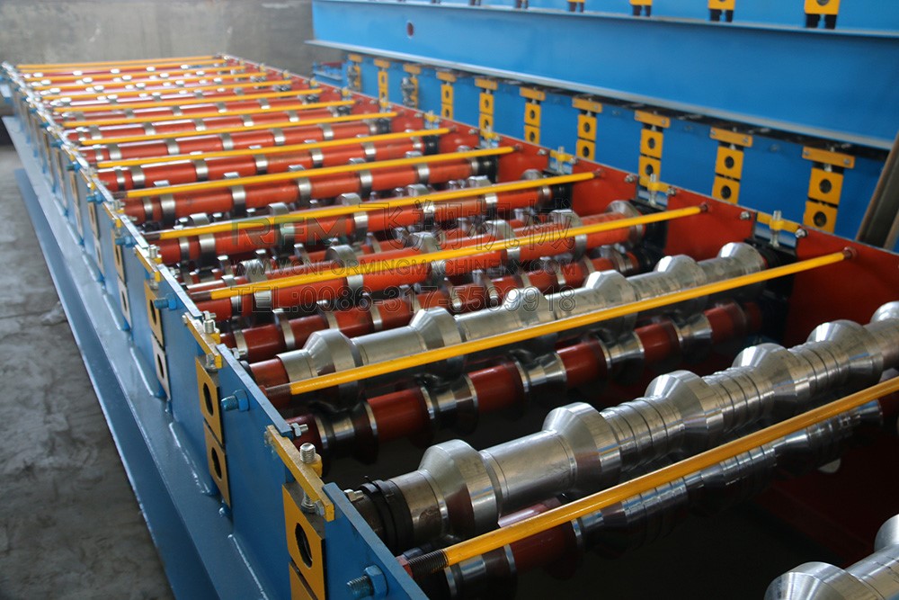 Roll forming machine, sheet metal roll machine, profile making machine