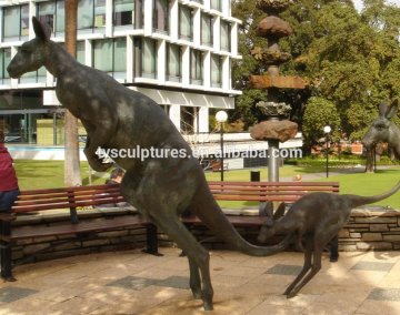 Australian bronze kangaroo mother and child statue for garden decoration