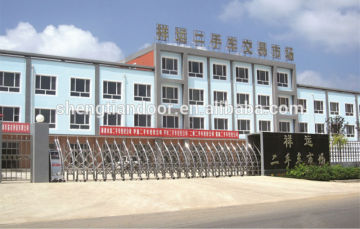 Industrial retractable gate