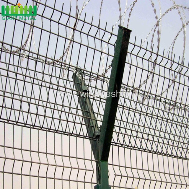 easily assembled airport security fence for protection