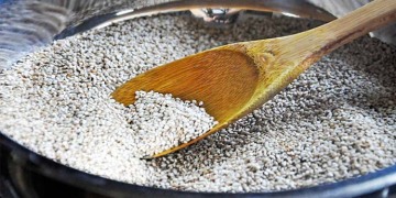 baked peeling white natural sesame seeds